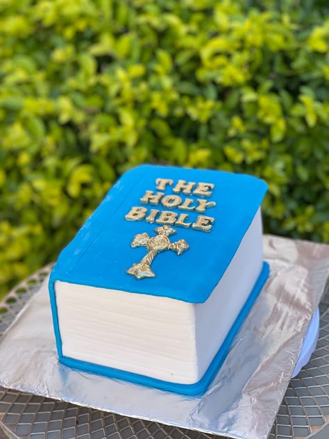 Blue bible cake Bible Cakes Ideas, Bible Cake Birthday, Bible Cake Ideas For Pastor, Bible Birthday Cake, Bible Cake Ideas, Christian Cakes, Cake Engagement, Cake Themes, Bible Cake