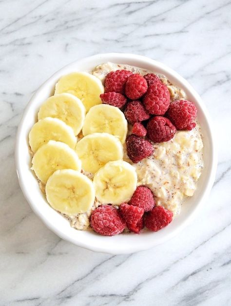 Overnight Oats Fruit, Snacks Easy Healthy, Orange Banana Smoothie, Raspberry Overnight Oats, Sour Cream Pancakes, Raspberry Banana, Berry Oatmeal, Breakfast Oats Overnight, Banana Snacks