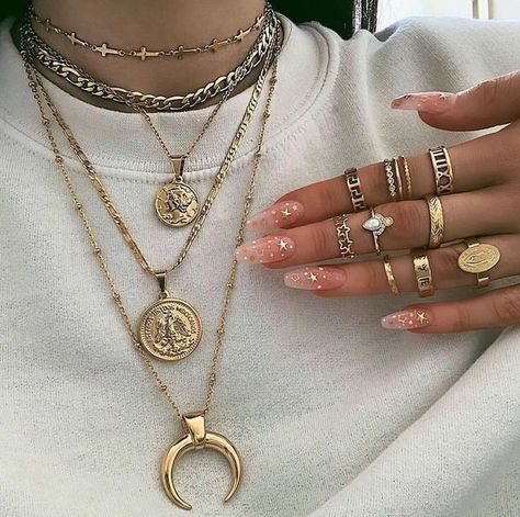 Uploaded by Ꮩ.. Find images and videos about fashion, style and nails on We Heart It - the app to get lost in what you love. Layered Jewelry Silver, Layered Rings Silver, Jewel Shoes, Jewel Makeup, Jewel Hair, Chains Aesthetic, Styling Jewelry, Nail Makeup, Jewelry Styling