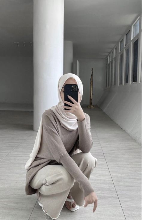 Brown Hijab Outfit, Hijabi Casual Outfits, Brown Hijab, Mix And Match Outfits Hijab, Fashion Identity, Hijab Style Tutorial, Modern Hijab Fashion, Hijab Fashionista, Muslim Outfits Casual