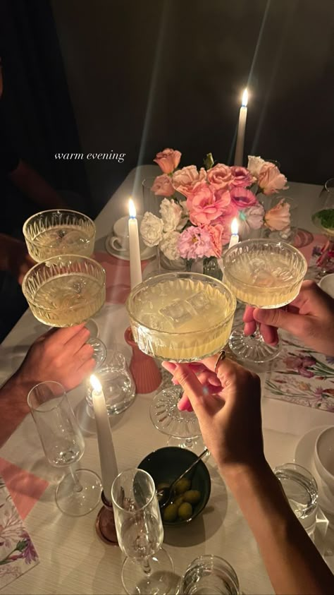 Birthday Dinner Aesthetic, Birthday Dinner Party, Galentines Party, Birthday Inspo, Silvester Party, 22nd Birthday, حلويات صحية, Pretty Drinks, 18th Birthday Party