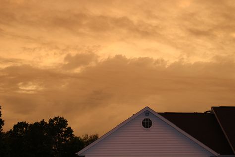 an orange and yellow cloudy sky after a storm over the roof of a white house and some trees Cloudy Sunset, Rain Aesthetic, Tiktok Challenge, Yellow Sky, Orange House, Orange Sky, Aesthetic Indie, Storm Clouds, Dream Lifestyle