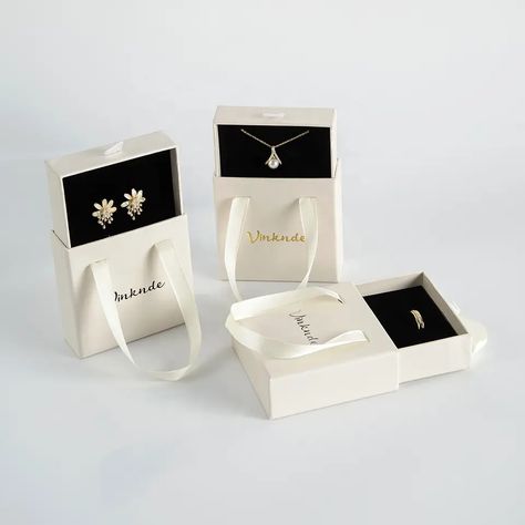 Box Jewelry Design, Silver Jewellery Packaging Ideas, Packaging For Rings, Innovative Jewellery Packaging, Gift Jewelry Packaging, Earring Box Packaging, Christmas Jewelry Packaging, Packing For Jewelry, Customized Jewelry Boxes