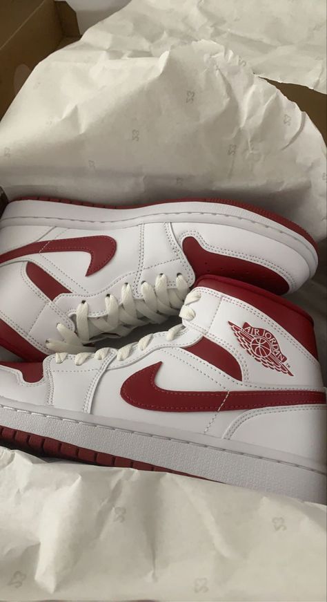 Air Jordans High Tops, Jordan 1 Reverse Chicago, Red And White Shoes, Jordans Red, Jordan 1 Custom, Air Jordan 1 Mid Chicago, Jordan 1 Mid Chicago, Jordan 1 Mids, Jordan 1 Red