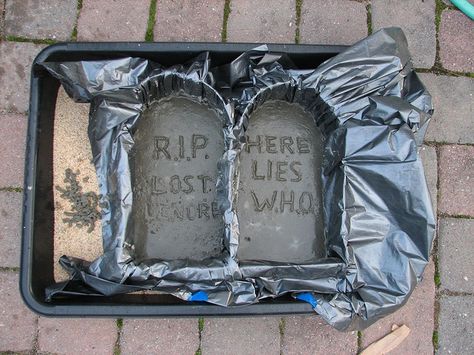 Evil Mad Scientist, Tombstone Diy, Halloween Graveyard, Halloween Tombstones, Halloween Ii, Halloween Inspiration, Mad Scientist, Best Living Room, Halloween Props