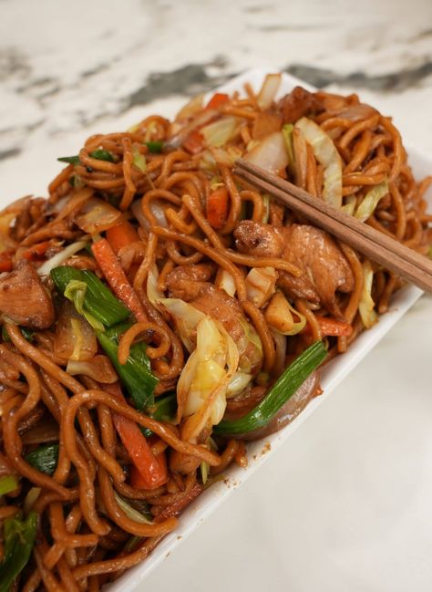 Chicken Lo Mein - CJ Eats Recipes Fry Ideas, Noddle Recipes, Chinese Cuisine Recipes, Cj Eats, Chinese Noodle Dishes, Chicken Lo Mein Recipe, Lo Mein Recipe, Lo Mein Noodles, Chicken Lo Mein