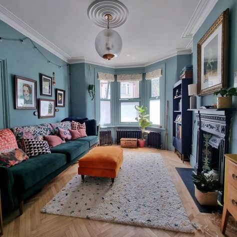 farrow-and-ball-Oval-Room-Blue Farrow And Ball Living Room, Light Blue Living Room, Blue Walls Living Room, Oval Room Blue, Living Colors, Room Vibes, Edwardian House, Room Blue, Living Room Color Schemes