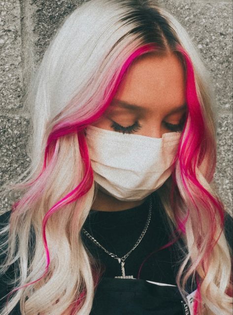 Money Piece Hair Ideas Short Hair, Colorful Money Piece Hair Blonde, Blonde Hair With Colorful Money Piece, Blond Hair With Pink Money Piece, Pink Money Peice Blonde Hair, Colour Money Piece Hair, Pink Pieces In Blonde Hair, Short Hair Colour Inspiration, Money Piece In Blonde Hair