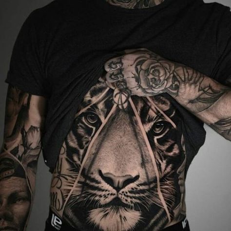 Tato Dada, Hyper Realistic Tattoo, Bauch Tattoos, Belly Tattoos, Torso Tattoos, Belly Tattoo, King Tattoos, Geniale Tattoos, Chest Tattoo Men