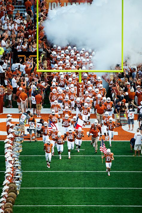 American Football Field, Longhorn Football, Football Costume, Earl Campbell, Ricky Williams, Messi Gif, Ut Longhorns, Texas Longhorns Football, Longhorns Football