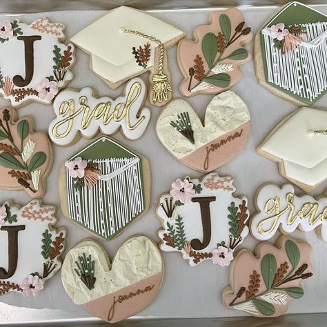 Boho Graduation Cookies, Boho Graduation Cake, Grad Party Cookies, Boho Grad Party, Graduation Party Cookies, Boho Graduation, Garden Cookies, Graduation Party Pictures, Floral Graduation Party