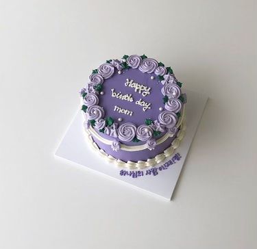 Cake Ungu, Lilac Curtains, Lavender Cakes, Violet Cakes, Purple Cakes Birthday, Bts Cake, Small Birthday Cakes, Lavender Cake, Violet Pastel