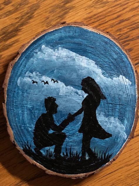 Round Pictures, Slice Ideas, Wood Slice Painting, Recycled Paper Crafts, Art Hacks, Wood Slice Art, Couple Painting, The Proposal, Wood Slice Ornament