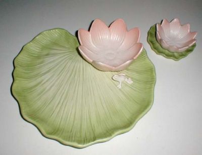 Fitz and Floyd lily pad chip and dip set Platter Display, Dip Platter, Tanah Liat, Clay Diy Projects, Keramik Design, Chip Dip, Pottery Crafts, Ceramics Pottery Art, Ceramics Projects