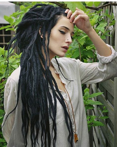 Black Dreadlocks, Dreadlocks Girl, Black Dreads, Dreads Girl, Kanekalon Hairstyles, Beautiful Dreadlocks, Dreads Styles, Dreadlock Extensions, Synthetic Dreads