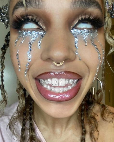 FKA twigs on Instagram: “if u wanna cry my diamanté tears swipe left, when i feel u i feel me” I Am Looking Respectfully, Looking Respectfully, Soft Girl Makeup, Rhinestone Makeup, Fka Twigs, Rave Makeup, Tooth Gem, Cool Makeup Looks, Ethereal Makeup