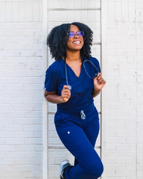 Outfits For Medical Students, Physician Assistant Photoshoot, Nursing Scrub Photoshoot, Scrubs Aesthetic Black Women, Black Medical Students, Photoshoot In Scrubs, Scrubs Graduation Pictures, Scrub Photoshoot Ideas, Doctor Photoshoot Medical