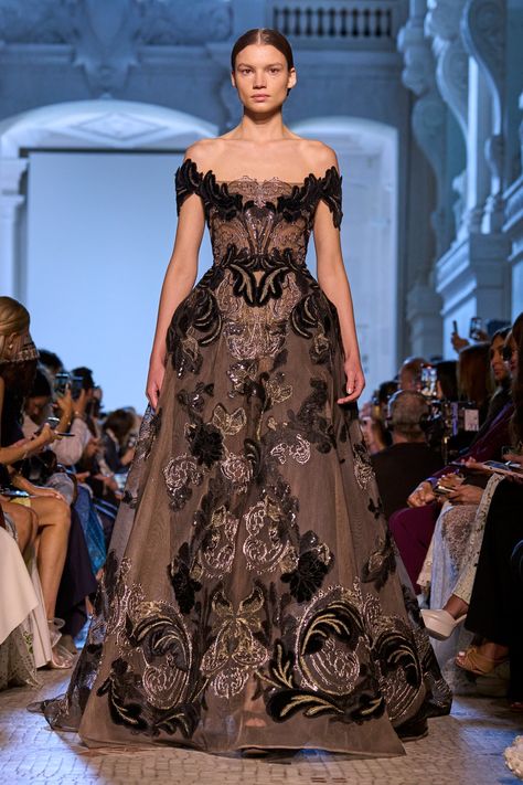 Elie Saab Fall 2023, Fall 2023 Couture, Couture 2023, Fall Couture, 2023 Couture, Elie Saab Haute Couture, Ellie Saab, Elie Saab Fall, Dark Wings