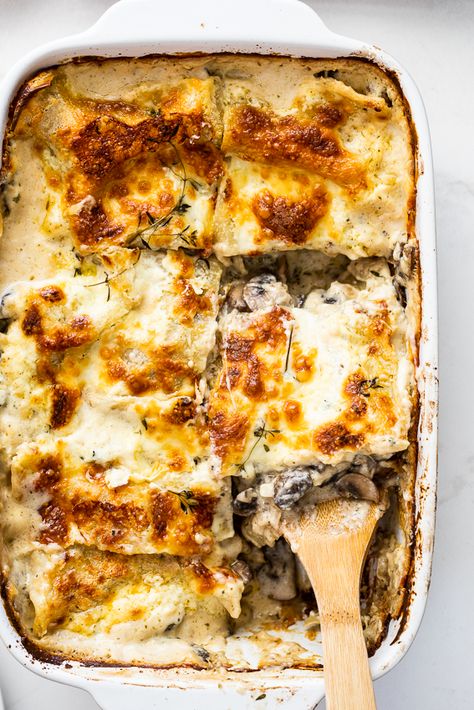 Mushroom Lasagne Recipes, Lasagna With Mushrooms, White Lasagna Recipe, Mushroom Lasagne, Mushroom Lasagna Recipe, Lasagna Vegetarian, Mushroom Food, Meatless Dinners, Vegetarian Lasagna Recipe