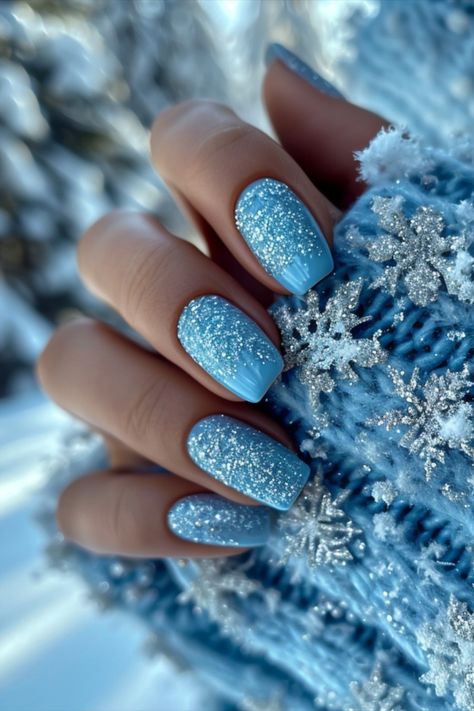 Ice Blue Nails Cute Blue Christmas Nails, Light Blue Xmas Nails, Frost Blue Nails, Frozen Theme Nails, Frosty Nail Designs, Blue Holiday Nail Designs, Icy Blue Nails Winter, Nails 2024 Trends Winter, Winter Nails 2024 Trends