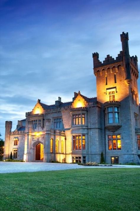 Want that quintessential Irish experience?! Then check out this list of the best castle hotels in Ireland. From Castle Leslie to Clontarf Castle, Adare Manor and more. Your Irish vacation will be like something out of a movie. From Monaghan to Limerick and beyond. Castle Wedding Ireland, Lough Eske Castle, Castle Leslie, Castle Hotels In Ireland, Ireland Castle, Irish Vacation, Adare Manor, Stay In A Castle, Irish Castles