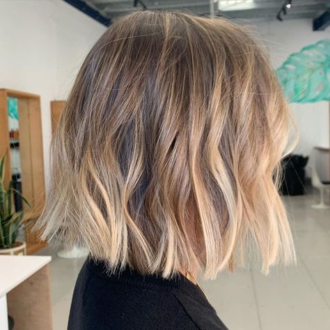 Bronze Bob Hair, Waved Short Hair, Reverse Balayage Bob, Short Balayage Bob, Balayage On Bob Haircut, Low Maintenance Blonde Bob, Balayage Hair Bob Short, Blonde Balayage On Brown Hair Short, Blond Balayage Short Hair