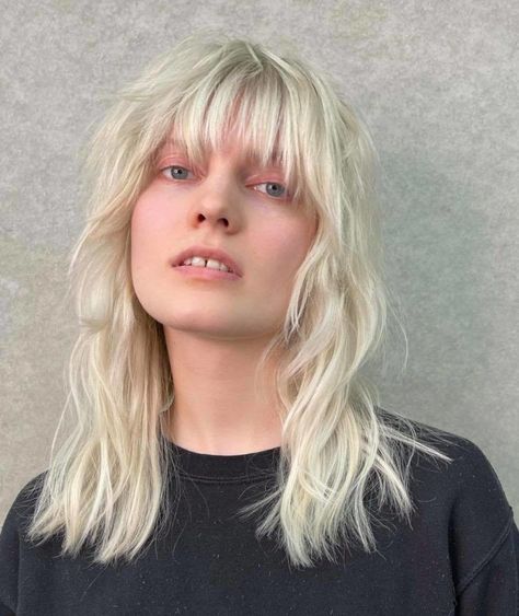 choppy shags are back from the 70s to give you that effortless chic look White Shag Hair, Long Choppy Bangs, Ludo Aesthetic, Choppy Bangs With Long Hair, Chunky Bangs, Haircut 2023, Choppy Bangs, Leo Rising, Choppy Layers