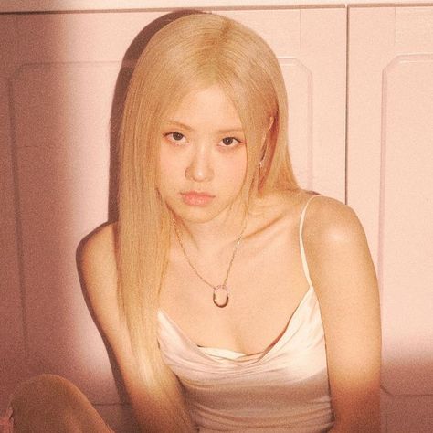 blackpink rosé icon lq ! Rosé Icons Aesthetic, Rosé Lq Icons, Blackpink Rosé Icons, Rosé Blackpink Icons, Rosé Lq, Rosé Aesthetic, Rose Icon, Iconic Photos, Rosé Blackpink