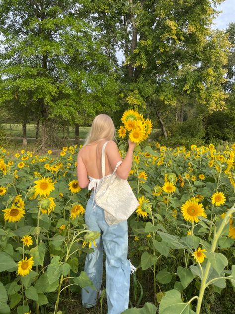 Sunflower field outfit. Tote bag styling. Summer outfit Sunflower Field Outfit, Tote Bag Photography, Field Outfit, Bag Styling, Bag Photography, Wooden Shoe Cabinet, Summer Tote Bag, Wooden Shoe, Sunflower Field