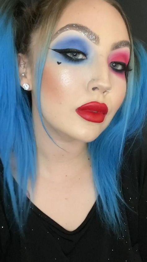 Blue Halloween Makeup Ideas, Harely Quinn Makeup, Easy Harley Quinn Makeup, Easy Harley Quinn Costume, Blue Hair Halloween Costumes Ideas, Halloween Makeup Harley Quinn, Harley Quinn Diy Costume, Harley Quinn Costume Makeup, Harley Quinn Makeup Ideas