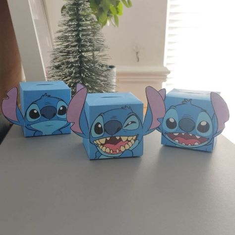 Disfraz Lilo Y Stitch, Stitch Y Angel, Stitch Bedroom, Lilo And Stitch Costume, Printable Wrapping Paper, Lilo En Stitch, Stitch Costume, Stitch Party, Lilo And Stitch Merchandise