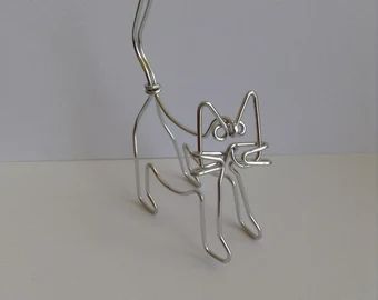 Metal Wire Sculpture, Sculptures Sur Fil, Bicycle Wedding, Wire Jig, Wire Art Sculpture, Bijoux Fil Aluminium, Art Wire, Diy Wire Jewelry, Cat Ornament