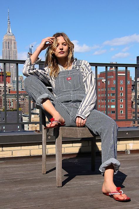 Dickies Overalls Outfit, How To Wear Dungarees, Dickies Overalls, Dungaree Outfit, Overalls Outfits, Vintage Overalls, Overalls Outfit, Fancy Blouses, Nyc Fashion