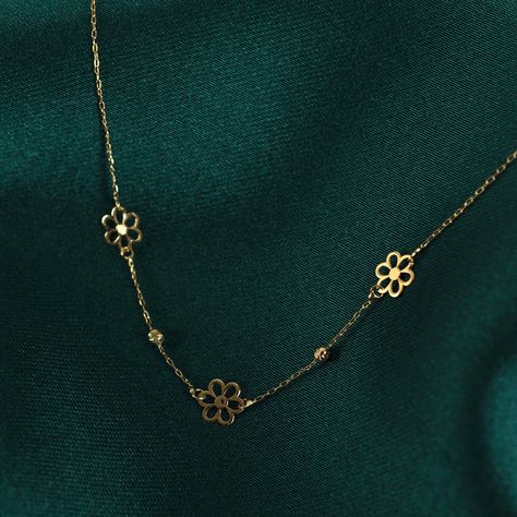 "14k GOLD DAISY CHARM SATELLITE NECKLACE FOR WOMAN ❤️ ITEM DETAILS Material: 14K Solid GOLD (Not Filled or Plated). Gold Necklace Chain Length: 16,7\" inch (42,5cm) Main Chain and 1\" inch (2,5cm) Adjustable Chain Part Total: 17,7\" inch (45cm) Chain Width: 0,65mm Finish: 14K Yellow Gold Stone: Zircon ♥ SHIPPING We work with Dhl Express for worldwide shipping. Please leave your phone number at checkout for delivery purposes. Production time: 3-5 business days.  ❤️  You May Also browse other Gold Flower Chain Necklace, Gold Rings Simple Unique, Satellite Necklace, Beaded Chain Necklace, Daisy Pendant, Gold Jewelry Simple Necklace, Daisy Charm, Gold Rings Simple, Gold Jewelry Stores