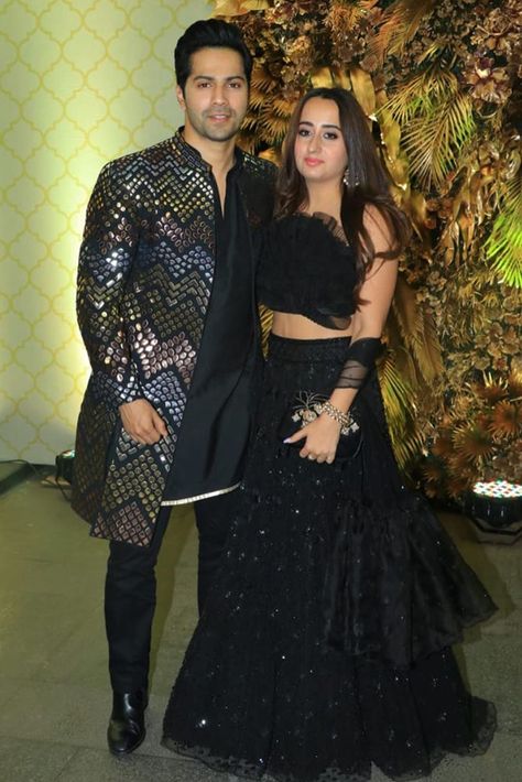 Black Outfit For Sangeet Men, Tuxedo For Sangeet, Cocktail Outfit For Groom, Sangeet Night Outfit For Men, Groom Cocktail Attire, Sangeet Outfit For Men Western, Black Sangeet Outfit, Cocktail Party Outfit Men Night, Mehendi Outfits For Men