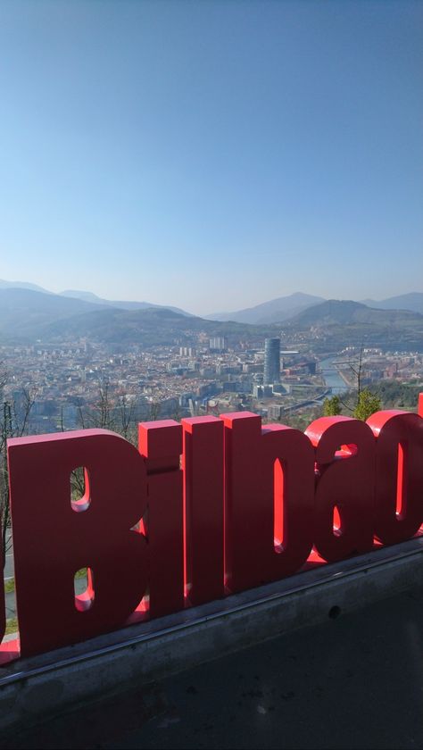 Bilbao desde el mirador de Artxanda. Bilbao Spain, Athletic Club, Inspo Pics, Basque Country, Black Picture, Summer Glow, Bilbao, Life Style, Sydney Opera House