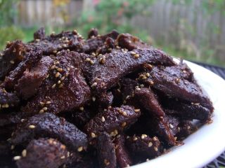 Anyone who knows me knows that I like to experiment. Hunting techniques to food preparations, I love learning or discovering new ways to get a job done, or make it more delicious. So next time you've got some quackers in the bag... Vegan Jerky Recipe, Ground Beef Jerky, Jerkey Recipes, Best Beef Jerky, Venison Jerky, Vegan Jerky, Homemade Jerky, Jerky Recipe, Beef Jerky Recipes