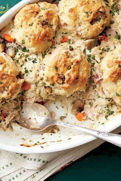 Leftover Chicken Recipes Easy, Southern Living Recipes, Leftover Chicken Recipes, Chicken And Biscuits, Southern Dishes, Comfort Food Southern, Savory Chicken, Cobbler Recipes, Chicken Casserole