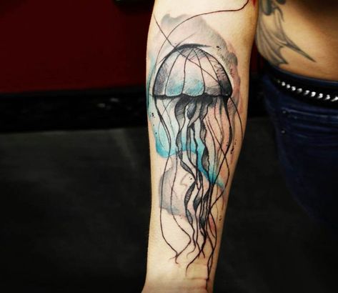 Sketchy Jellyfish tattoo by Kenlar Tattoo | Post 18451 Watercolor Jellyfish, Tier Tattoo, Kunst Tattoos, Jellyfish Tattoo, Water Tattoo, Tattoos For Women Flowers, Tattoos Gallery, Abstract Tattoo, Tattoo Blog