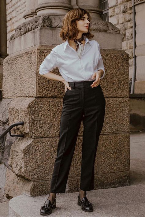 Black Loafers Outfit, Loafer Outfits, Spring Workwear, Mode Ab 50, Women's Work Clothes, White Shirt Outfits, Black Ankle Pants, Spring Work Outfits, Office Casual Outfit