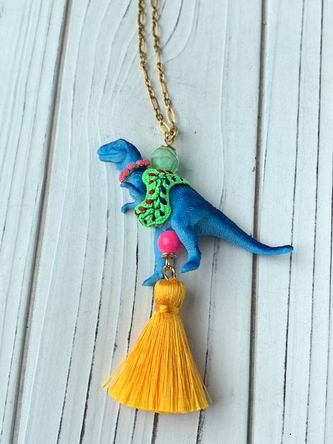 Dinosaur Necklaces, Plastic Animal Crafts, Dinosaur Pendant, Dinosaur Necklace, Unique Pendant Necklace, Vintage Jewelry Crafts, Bear Necklace, Assemblage Jewelry, A Dinosaur