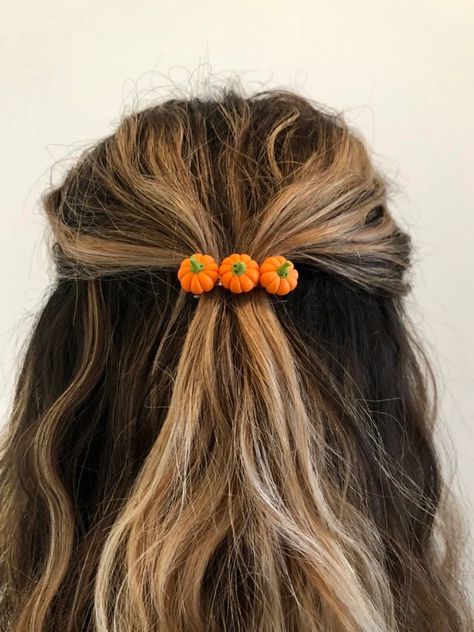 Pumpkin Handmade Hair Clip Barrette Fall Hair Accessory - Etsy Hair Clip Barrette, Pumpkin Hair Clip, Halloween Hair Accessories Diy, Diy Halloween Hair Accessories, Pumpkin Accessories, Harvest Jewelry, Fall Hair Accessories, Halloween Hair Accessories, Hairstyle Girls