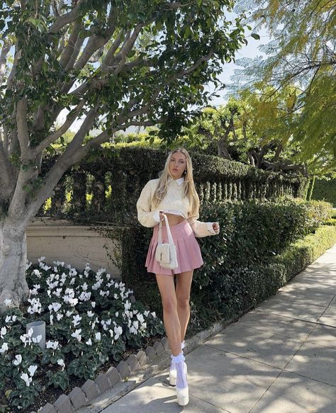 Pink Cold Weather Outfit, Pink Mini Skirt Outfit, Coquette Girl, Feed Insta, Cold Weather Outfit, Fasion Outfits, Pink Mini Skirt, Fits Inspo, Beautiful Bra