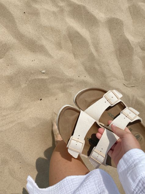 Cute Summer Shoes Aesthetic, Aesthetic Summer Sandals, Sandles For Girls Aesthetic, Sandals For Summer 2024, Holiday Shoes Summer, Vacation Shoes Tropical, Cute Beach Shoes, Summer Sandles 2024, Shoes Summer 2024