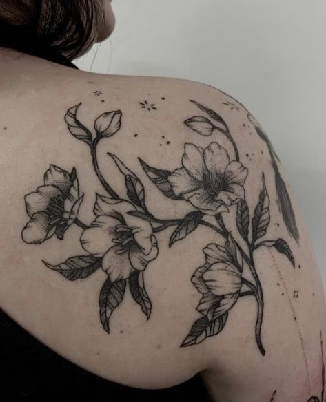 Back Shoulder Tattoo Ideas, Flower Tattoo Stomach, Back Tattoo Botanical, Collar Bone Tattoo Color, Goth Plant Tattoo, Upside Down Flowers Tattoo, Floral Shoulder Collar Bone Tattoo, Cute Grunge Tattoos, Black And White Botanical Tattoo