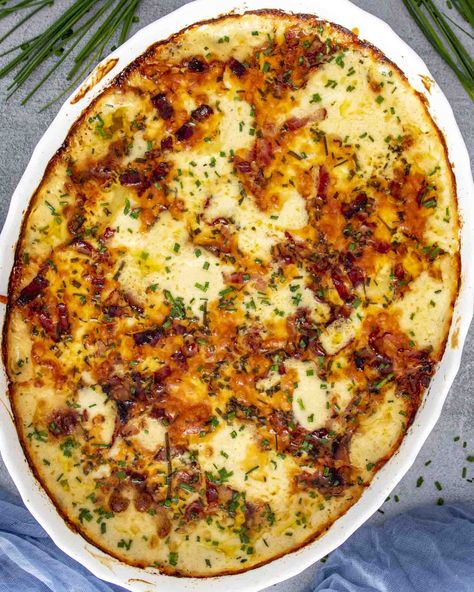 Learn how to make these delicious Loaded Scalloped Potatoes with lots of bacon and cheddar cheese. Comfort food at its finest, easy to make and you'll end up with cheesy, creamy, tender potatoes every single time! #scallopedpotatoes Scalloped Potatoes Bacon, Loaded Scalloped Potatoes Recipes, Loaded Scalloped Potatoes, Scalloped Potatoes And Ham, Jo Cooks, Scalloped Potatoes Cheesy, Thanksgiving 2024, Scalloped Potatoes, Potato Recipes