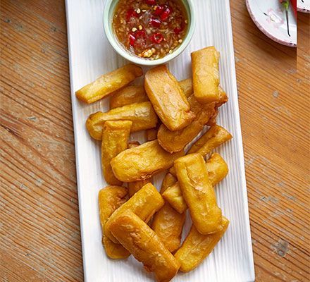 Burmese tofu fritters (tohu jaw) Burmese Tofu, Press Tofu, Garlic Dipping Sauce, Vegan Meat Recipe, Citrus Fish, How To Press Tofu, Bbc Good Food, Sweet Chilli Sauce, Alkaline Foods