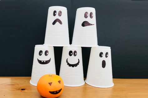 Ghostly bowling game – Halloween craft for kids Halloween Spider Craft, Easy Halloween Games, Fireworks Craft For Kids, Halloween Activities For Toddlers, Ghost Crafts, Spider Crafts, Bowling Games, Halloween Games For Kids, Butterfly Crafts