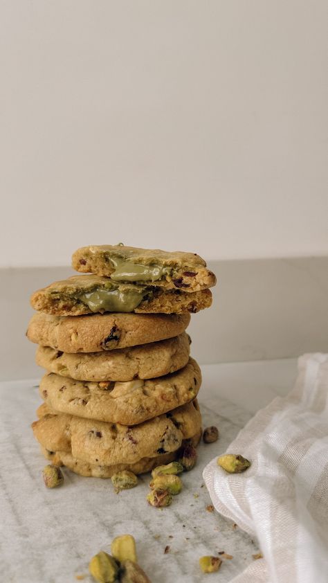 Pistachio cream stuffed Christmas cookies | Slow Living LDN. Pistachio Stuffed Cookies, Pistachio Filled Cookies, Pistachio White Chocolate Cookies, White Chocolate Pistachio Cookies, Recipes With Pistachio Cream, Pistachio Cream Cookies, Pistachio Cream Dessert, Pistachio Biscuits, Chocolate Chip Cookies Recipe Easy