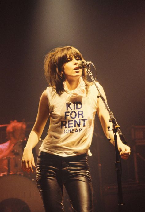 The Best ’80s Hair of All Time, From Joan Jett to Madonna | Vogue Chrissie Hynde, Edie Campbell, Lita Ford, Music Background, The Pretenders, Women Of Rock, Estilo Rock, Female Musicians, Joan Jett